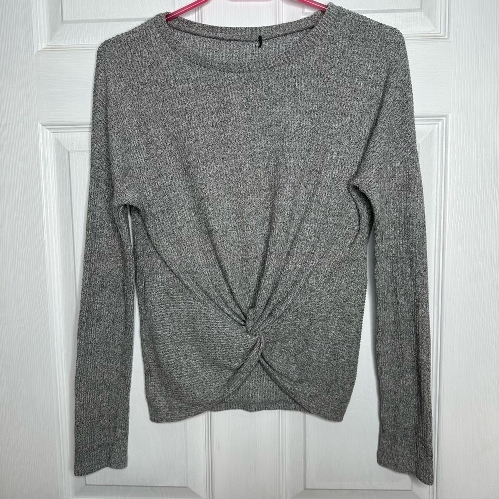 Women's Long Sleeve Twist Front Knit Top - Gray